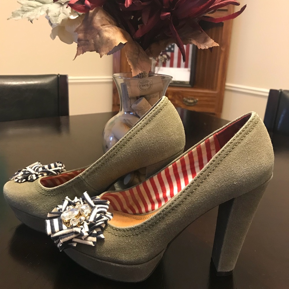 Gianni Bini Heels - Picture 3 of 5